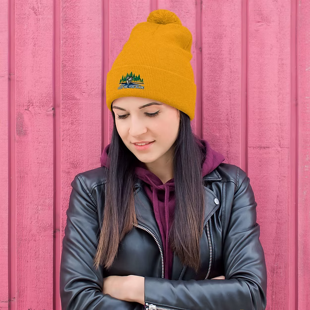 Pom-Pom Beanie – Classic Cold-Weather Comfort