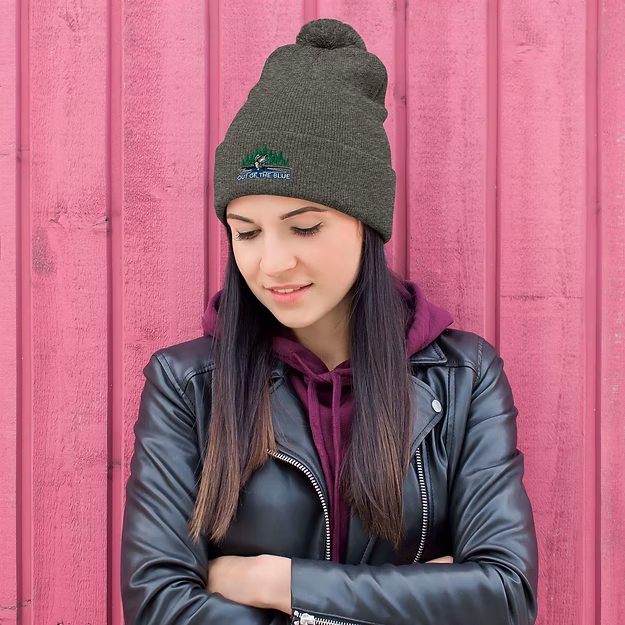 Pom-Pom Beanie – Classic Cold-Weather Comfort