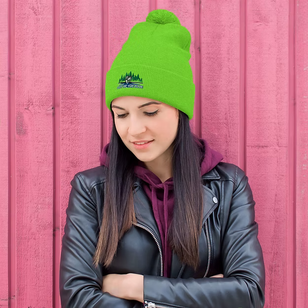 Pom-Pom Beanie – Classic Cold-Weather Comfort
