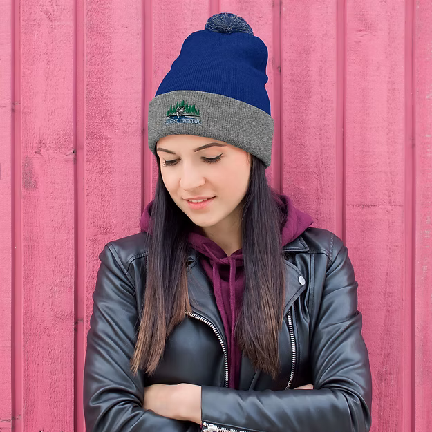 Pom-Pom Beanie – Classic Cold-Weather Comfort